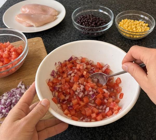 Step 7: Mix the pico de gallo