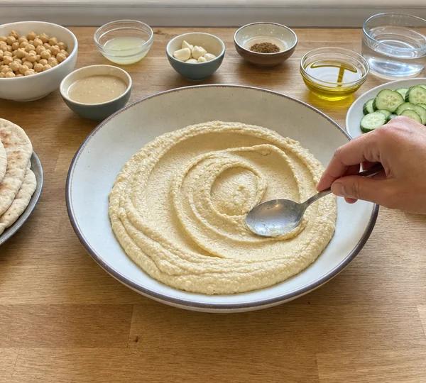 Step 6: Swirl hummus