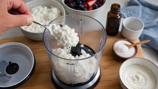 Step 4: Blend the cottage cheese