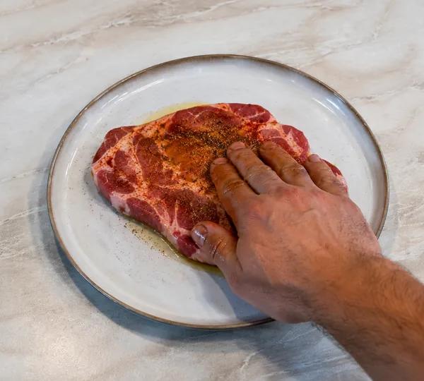Step 1: Rub the Steak